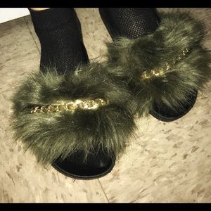 Green fur slides with gold chain